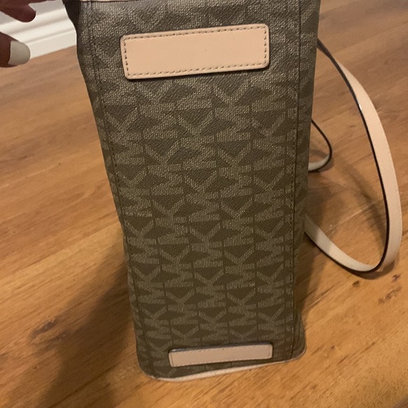 Michael Kors purse w/ wallet - Picture 5 of 8